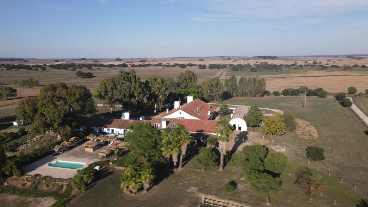 Lodge Monte Do Sobral Alcacovas ภายนอก รูปภาพ